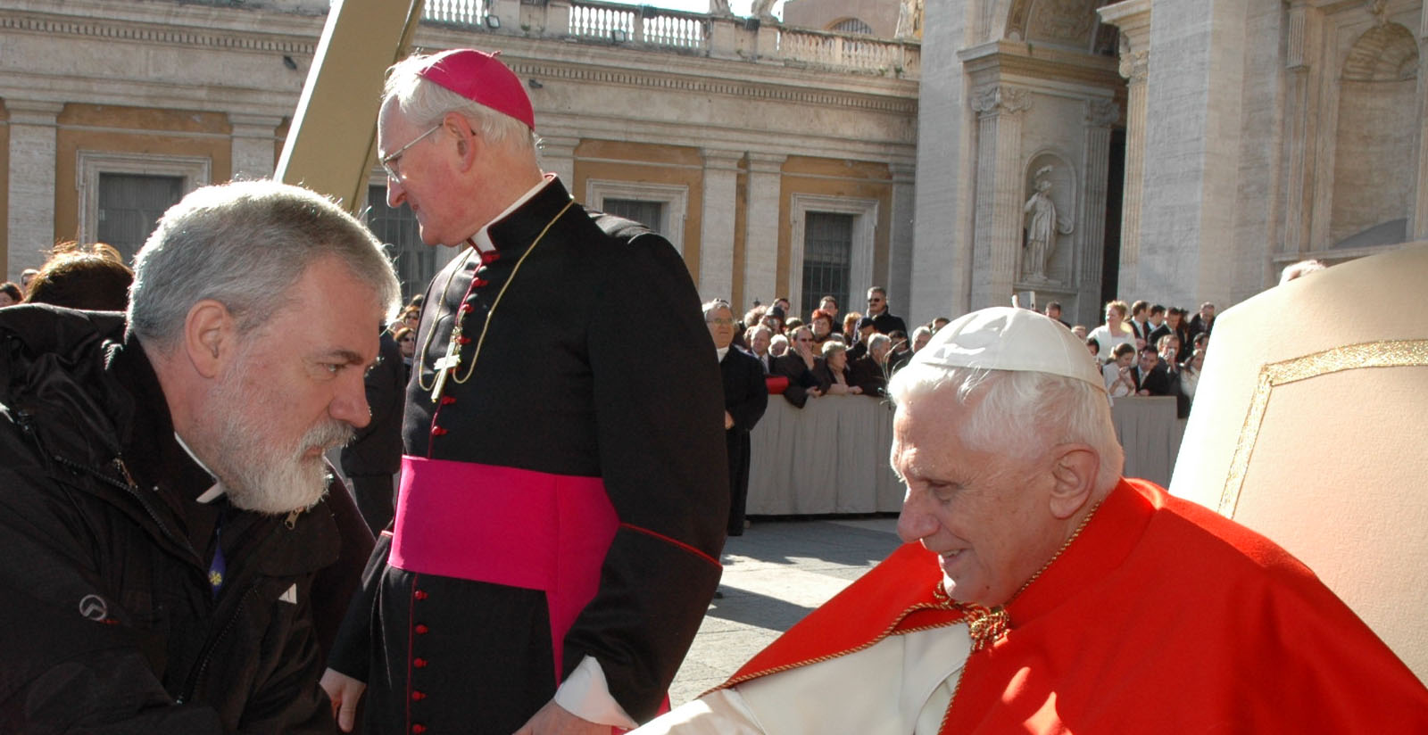 Su Santidad Benedicto XVI & el Padre Tomas del Valle