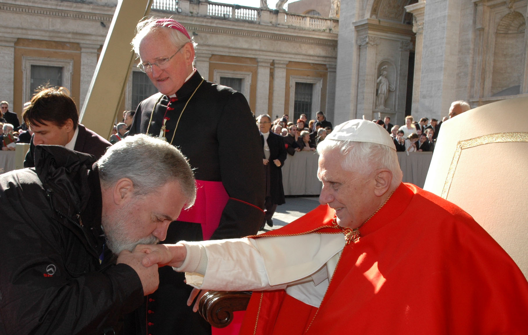 Su Santidad Benedicto XVI & el Padre Tomas del Valle